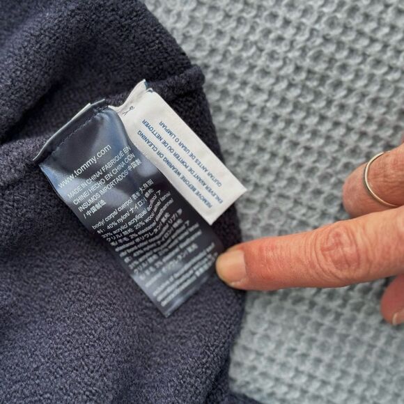 TOMMY HILFIGER NWT long crew neck in Navy Bouclé Size S - Picture 8 of 9